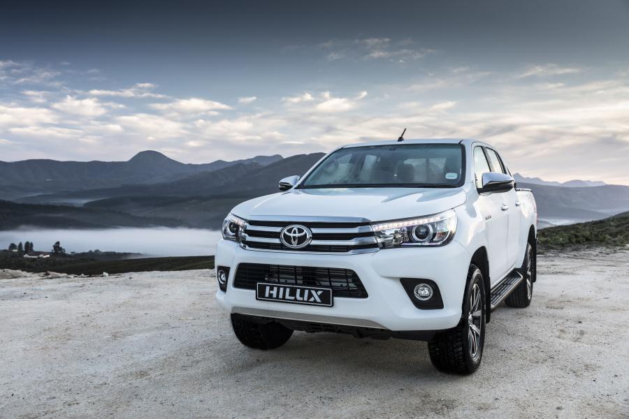  Toyota Hilux 4x4 Raider Double Cab 2016 года  (ZA) (фото 10 из 40)